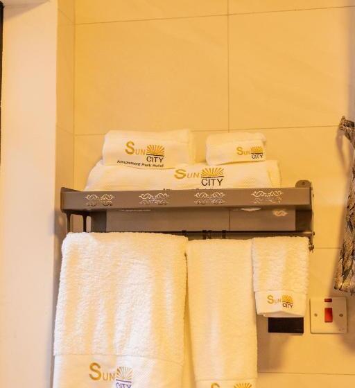 سوییت با چشم‌انداز استخر, Sun City Hotel & Amuzement Park Soroti