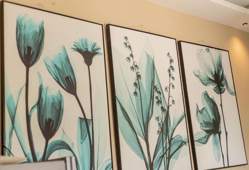 سوییت با چشم‌انداز استخر, Sun City Hotel & Amuzement Park Soroti