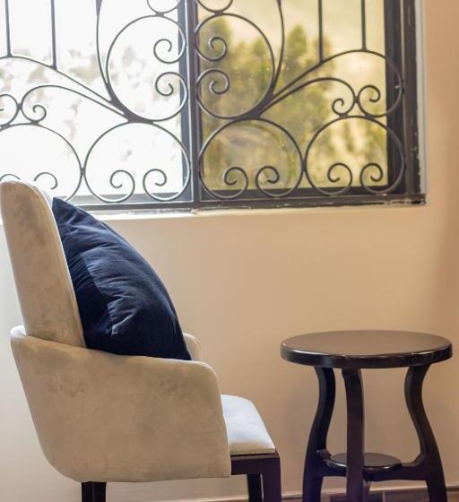 سوییت با چشم‌انداز استخر, Sun City Hotel & Amuzement Park Soroti