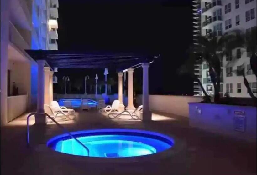 شقة غرفة واحدة مطلة على البحر, 10 Min To Beach Penthouse Oceanview King Free Parking