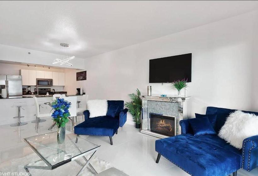 Апартаменты 1 Спальня Вид на Море, 10 Min To Beach Penthouse Oceanview King Free Parking