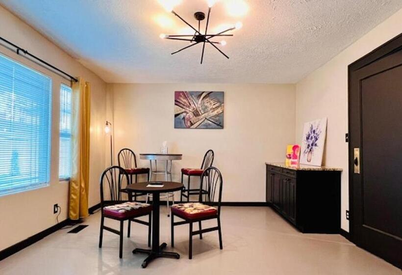 シティビュースイート, Banker On 9th