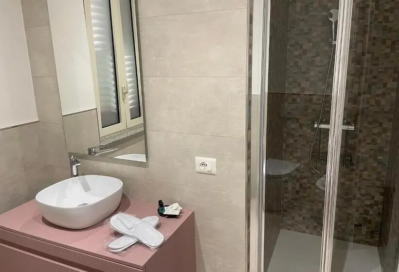 スタンダード4人部屋, Maraneri Rooms
