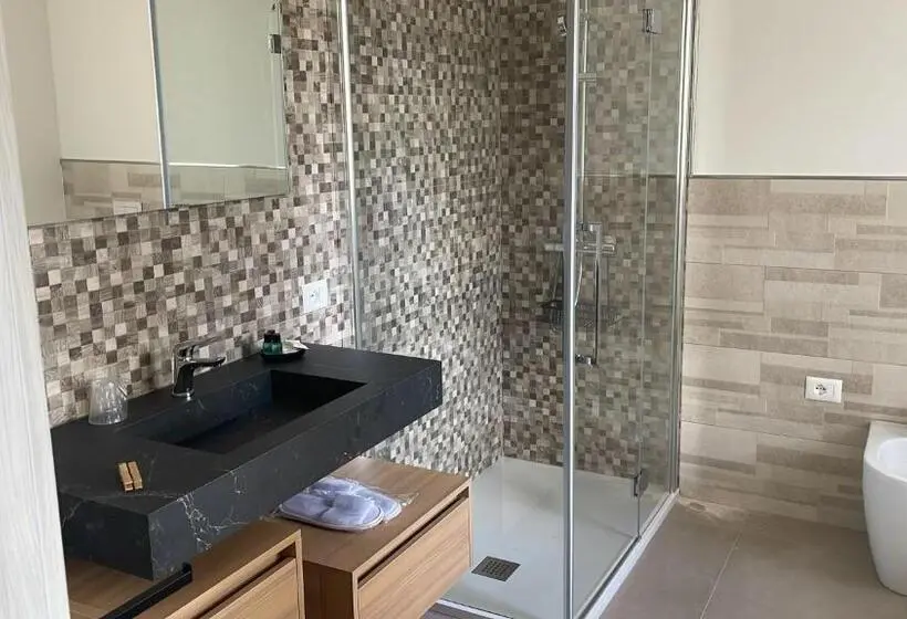 スタンダードトリプルルーム, Maraneri Rooms