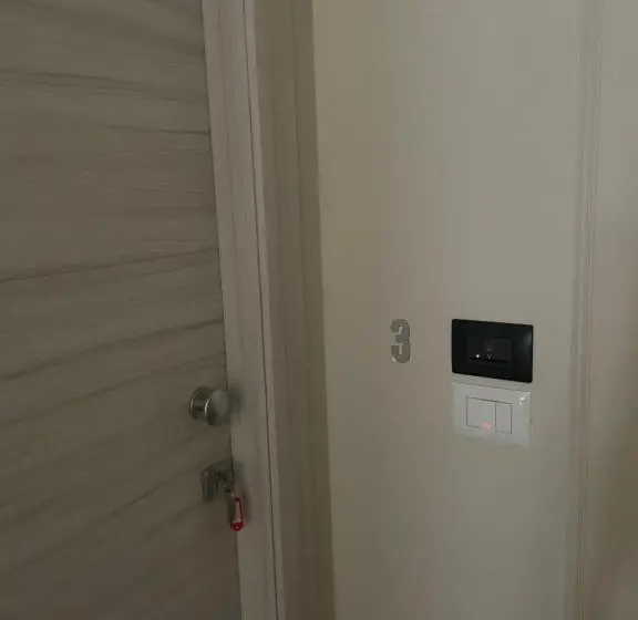 スタンダードトリプルルーム, Maraneri Rooms