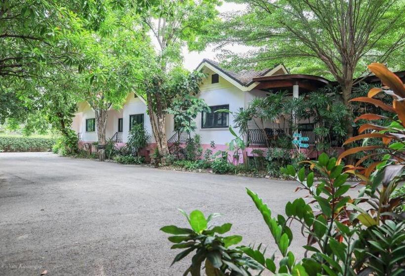 디럭스 트리플 룸, ชญาดา การ์เด้นเฮาส์ & รีสอร์ท