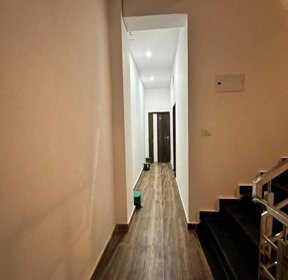 Economy Single Room, Cable Car