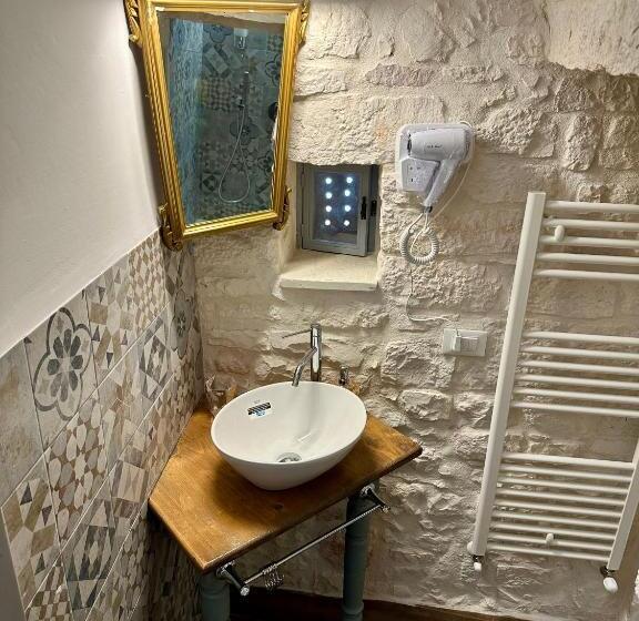 带大床的豪华间, Operà B&b