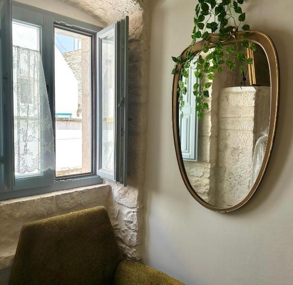 带大床的豪华间, Operà B&b