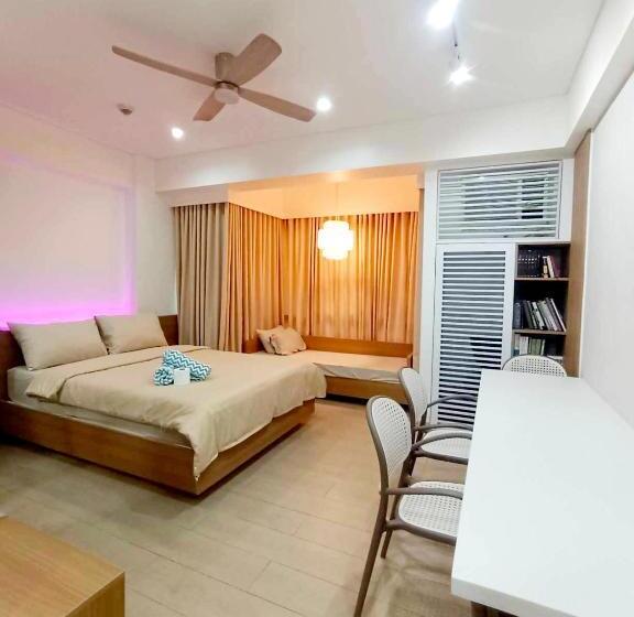 Family Studio, Palm Tree Infront Naia 3