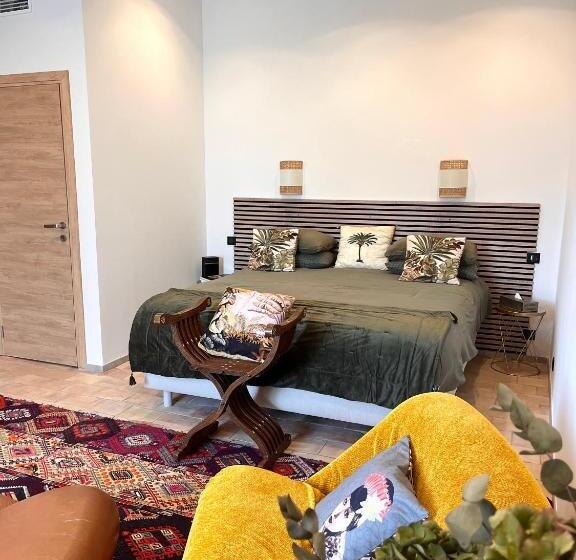 غرفة قياسية مطلّة علي حمام السباحة, Le Mas D Emilienne