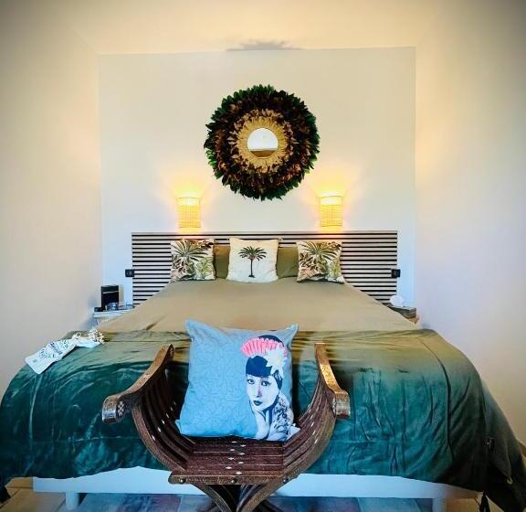 غرفة قياسية مطلّة علي حمام السباحة, Le Mas D Emilienne