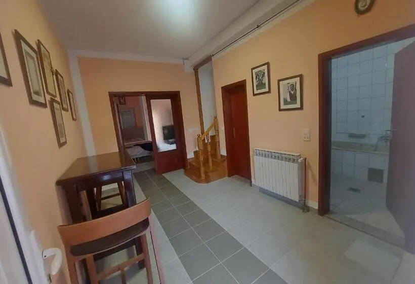 اتاق خانوادگی با چشم‌انداز باغ, Mg Rooms