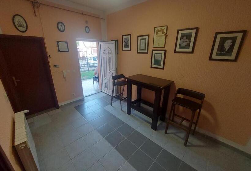 غرفة عائلية مطلّة علي الحديقة, Mg Rooms