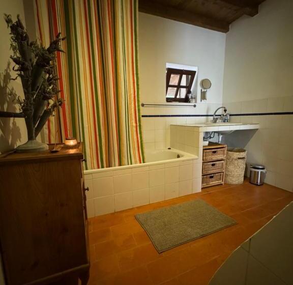 اتاق استاندارد با سرویس بهداشتی مشترک, B&b Ronny