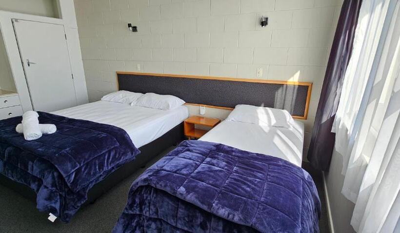 Семейный Номер, Endeavour Lodge Motel