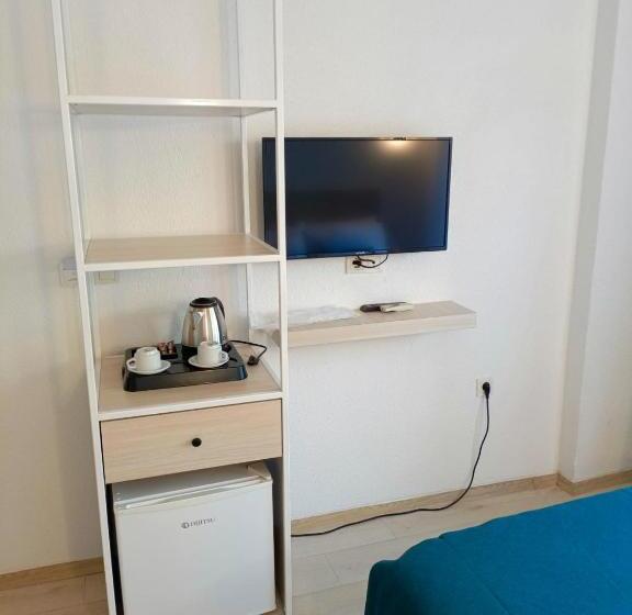 اتاق لوکس با بالکن, Mia Hill Suites