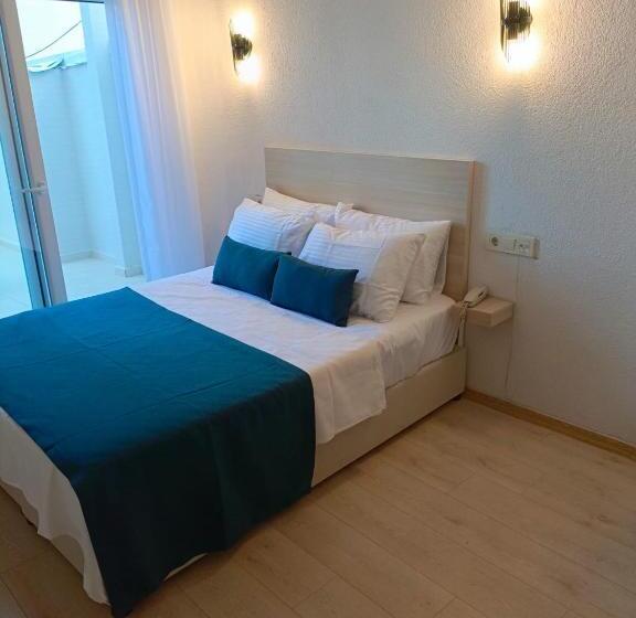Номер Deluxe с Балконом, Mia Hill Suites