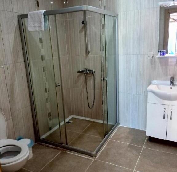 اتاق لوکس با بالکن, Mia Hill Suites