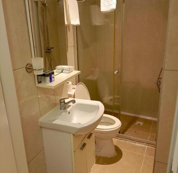 Economy Triple Room, Mia Hill Suites