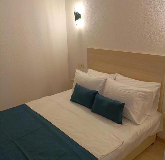 Economy Triple Room, Mia Hill Suites