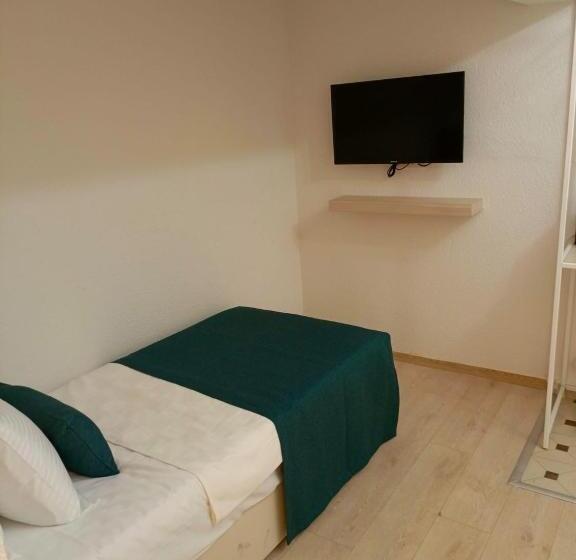 Трежместный Номер Economy, Mia Hill Suites