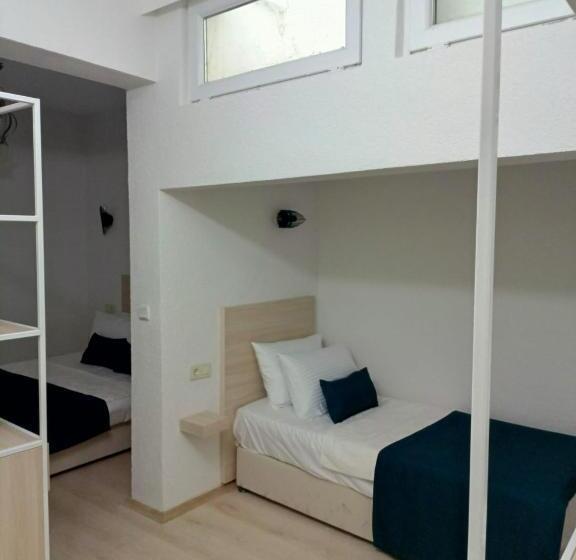 Economy Triple Room, Mia Hill Suites