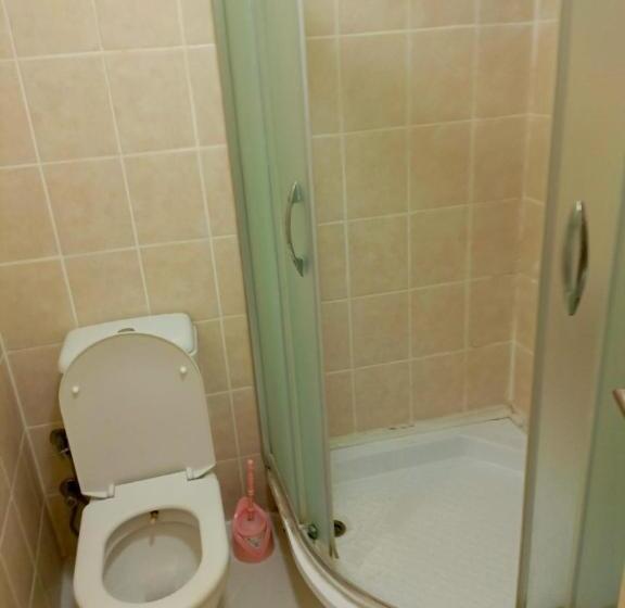 استودیوی استاندارد, Mia Hill Suites