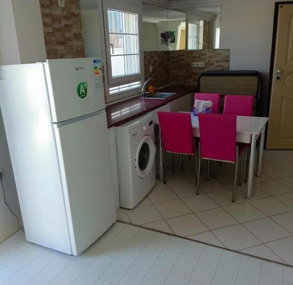 اتاق خانوادگی با چشمانداز دریا, Mia Hill Suites