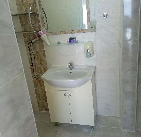 اتاق خانوادگی با چشمانداز دریا, Mia Hill Suites