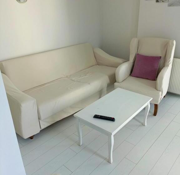 اتاق خانوادگی با چشمانداز دریا, Mia Hill Suites