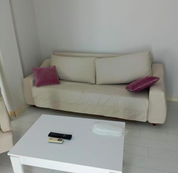 اتاق خانوادگی با چشمانداز دریا, Mia Hill Suites