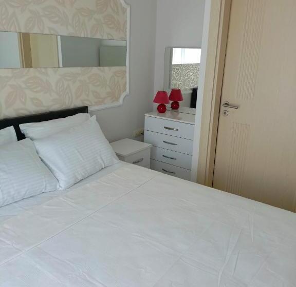 اتاق خانوادگی با چشمانداز دریا, Mia Hill Suites