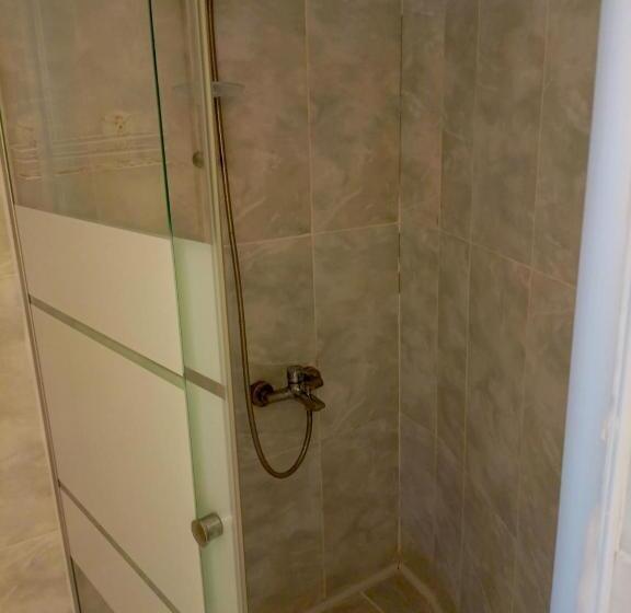 اتاق خانوادگی با چشمانداز باغ, Mia Hill Suites