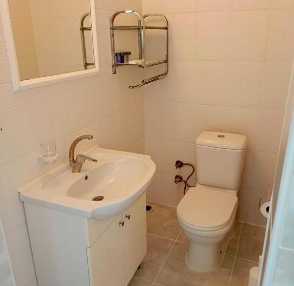 اتاق خانوادگی با چشمانداز باغ, Mia Hill Suites