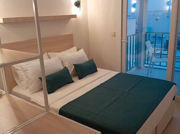 Номер Стандарт Вид на Море, Mia Hill Suites