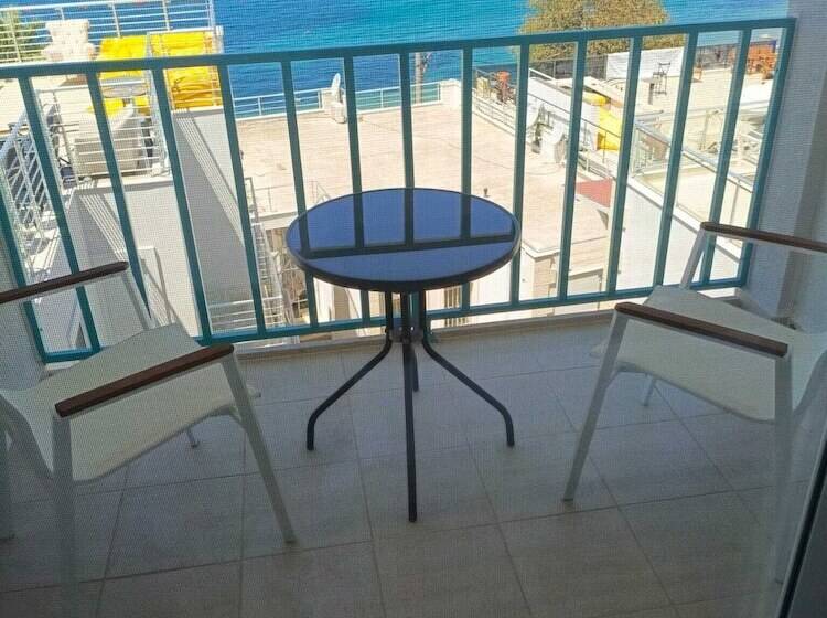 اتاق استاندارد با چشمانداز دریا, Mia Hill Suites