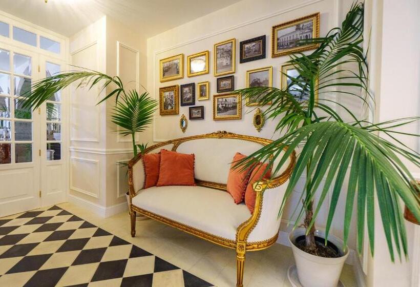 سوییت خانوادگی, Boutique Hotel Teatro