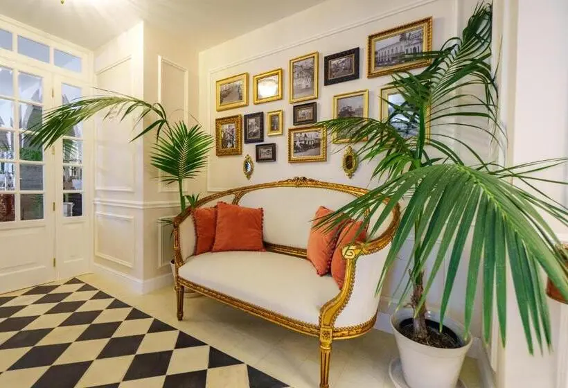 سوییت خانوادگی, Boutique Hotel Teatro