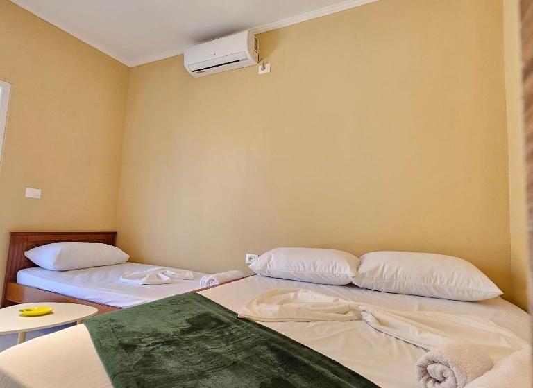 اتاق استاندارد با بالکن و چشم‌انداز دریا, Lemon House Borsh