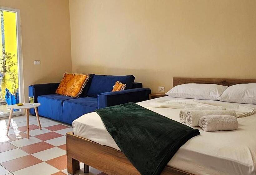 استودیو خانوادگی, Lemon House Borsh