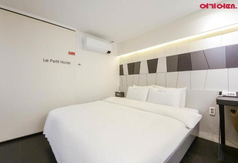 Camera Basic, 씨유호텔