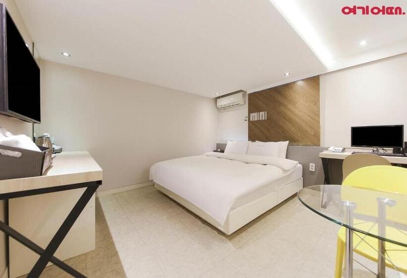 Camera Basic, 씨유호텔