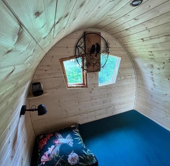 غرفة أساسية, Auberge De L Hirondelle