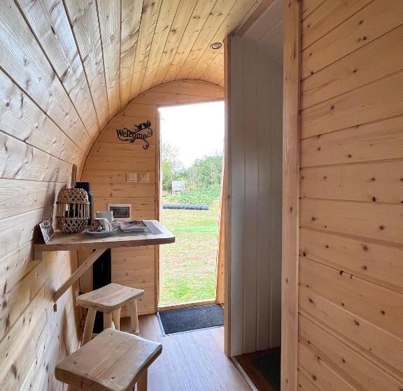 غرفة أساسية, Auberge De L Hirondelle