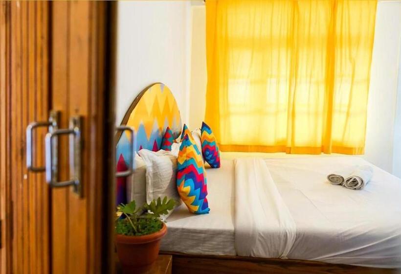 Quarto Deluxe, Oak Land House Manali