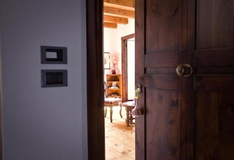 חדר לארבעה סטנדרטי עם נוף לגינה, B&b Da Monsignore