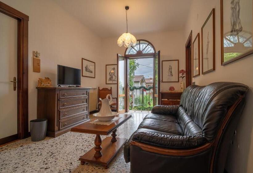 חדר לארבעה סטנדרטי עם נוף לגינה, B&b Da Monsignore