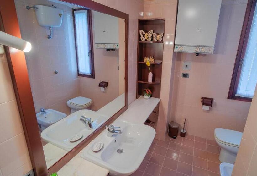 חדר לארבעה סטנדרטי עם נוף לגינה, B&b Da Monsignore