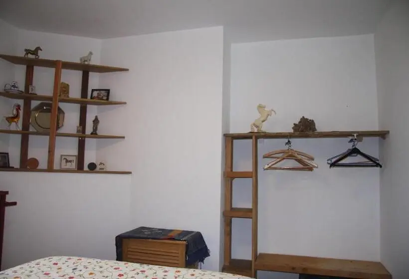 マウンテンビュースタンダードルーム, Chambre à La Ferme Banzaï   Face Aux Pyrénées Aurignac